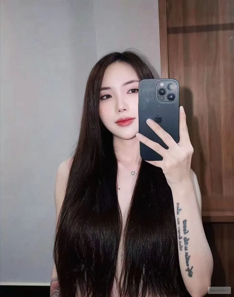 B695